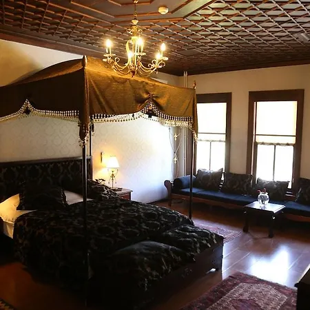 ホテル Otantik &